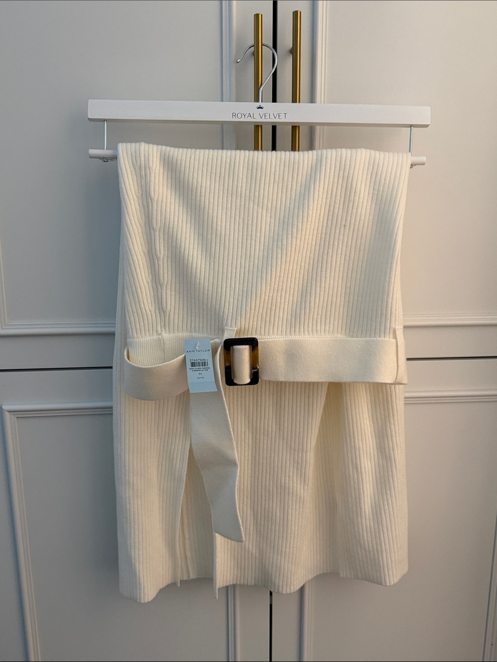 Ann Taylor Cream Ribbed Knit Skirt with Tortoiseshell Buckle Belt